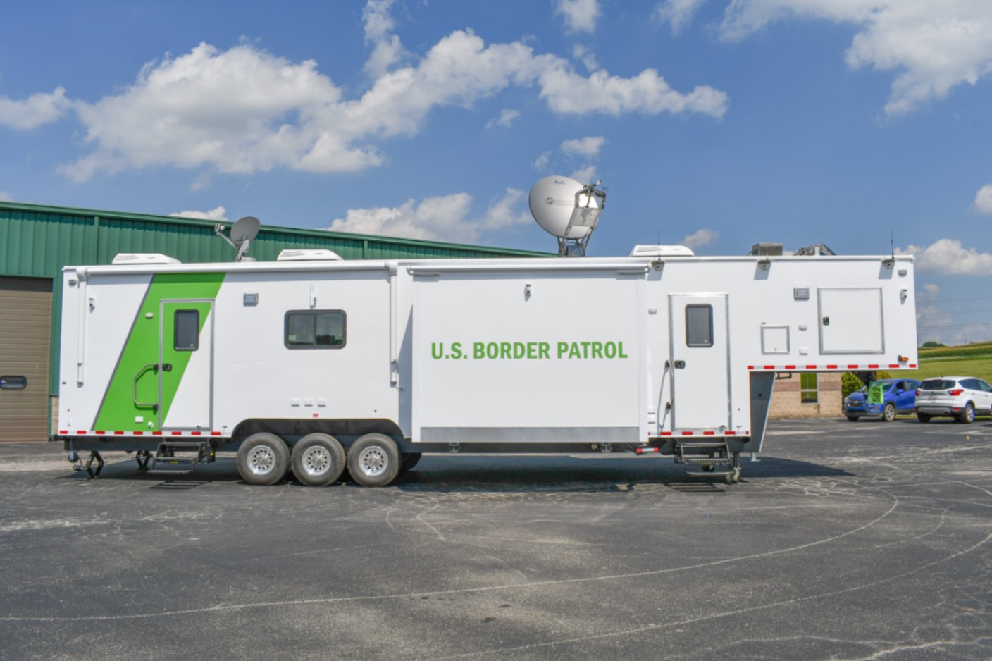 A side view of the Command 42-6WS 2SO made for New Orleans, LA.