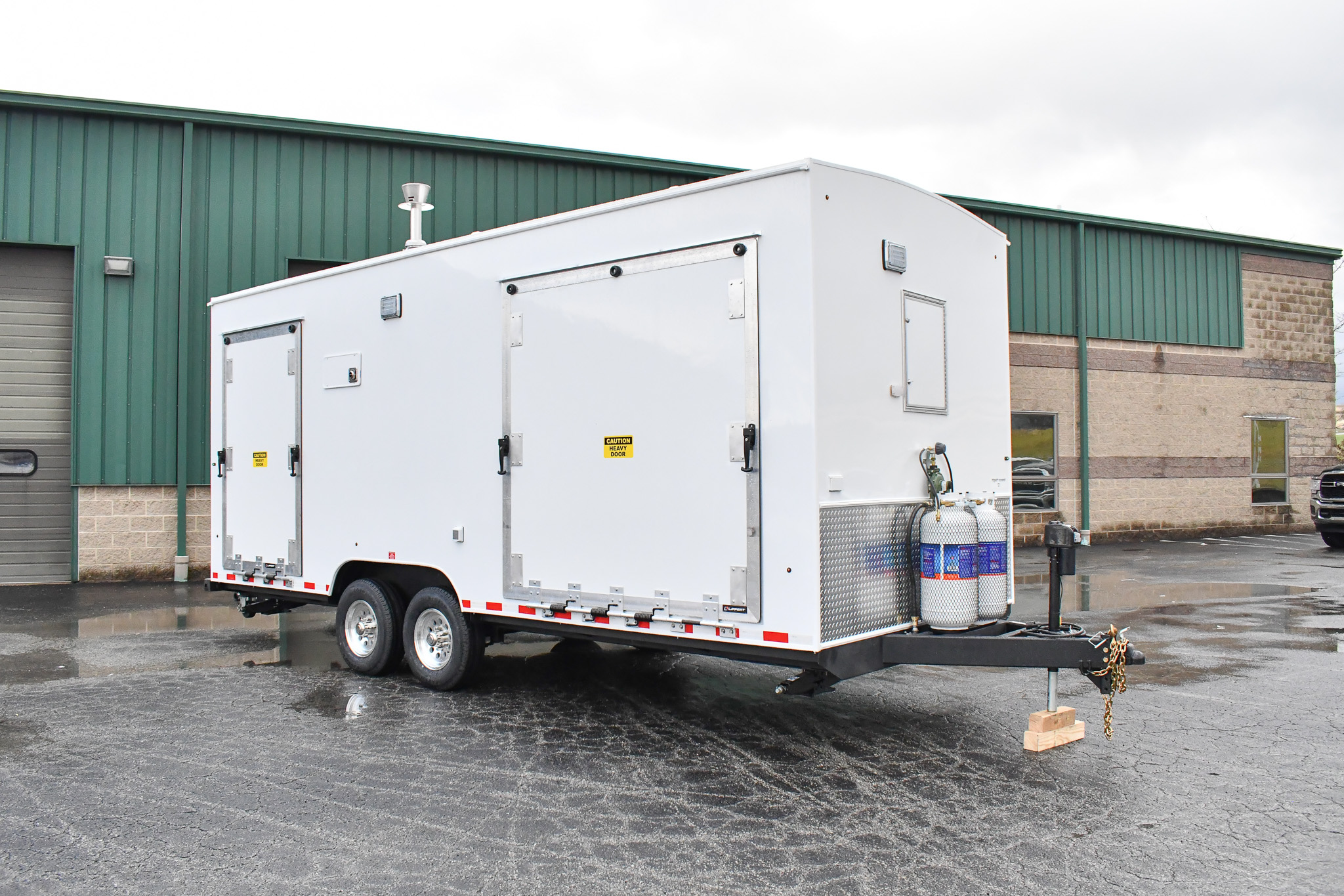 An exterior view of the DECON 24-3L for Jackson, MS. The ramps are up.