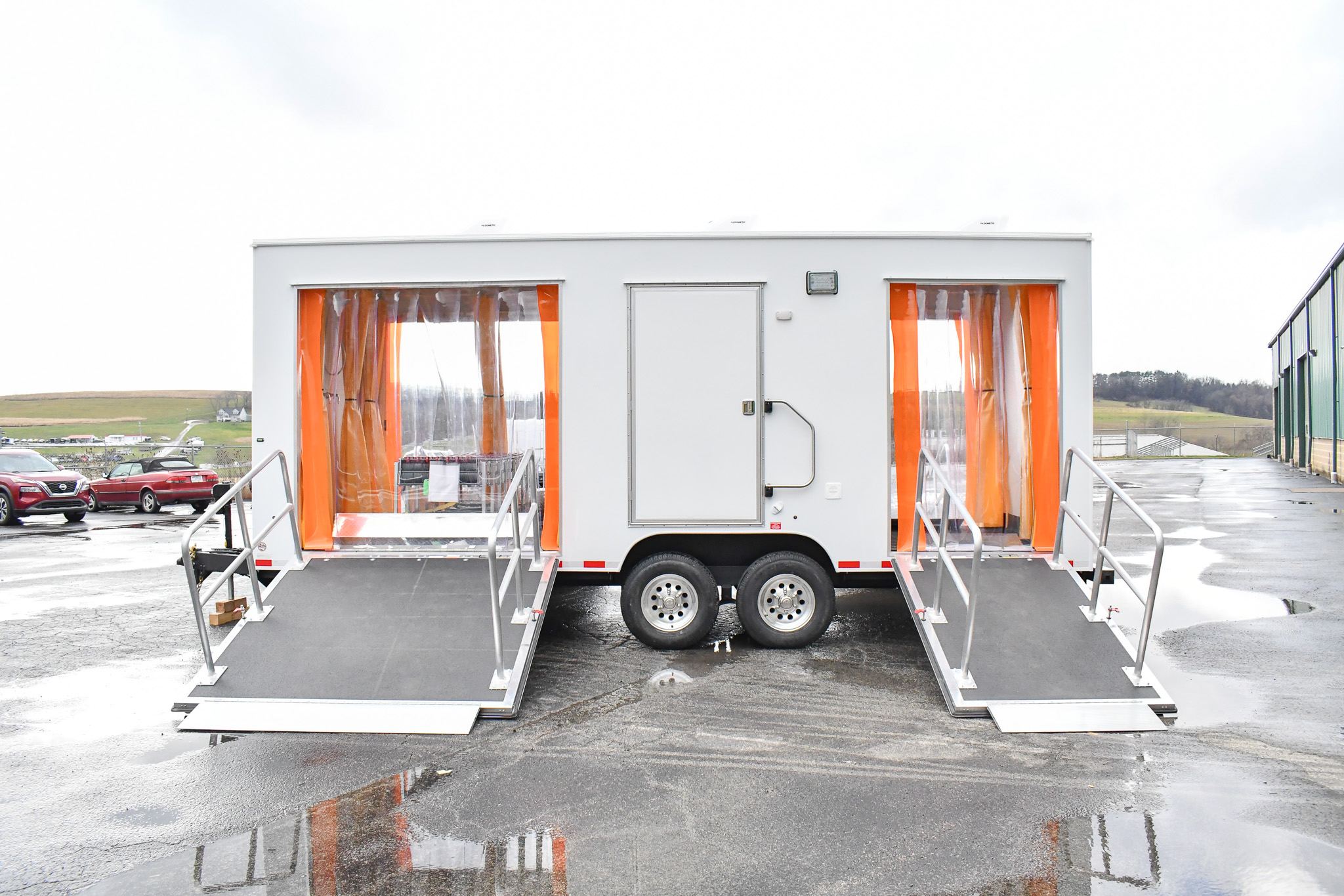 A side view of the DECON 24-3L for Jackson, MS. The ramps are down.