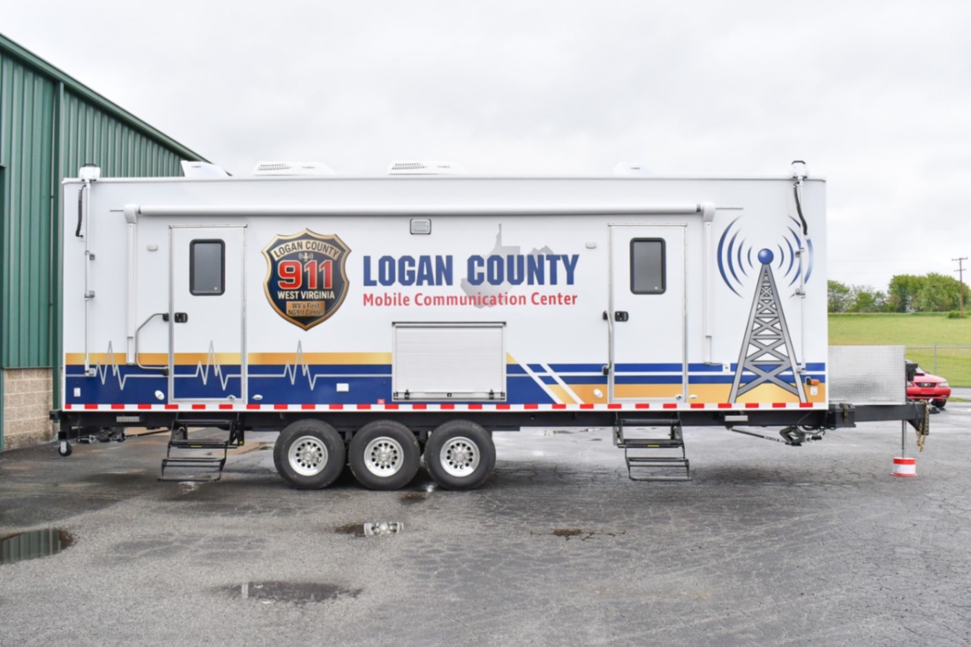A side view of the Command 35-5WS SO made for Logan, WV. The push-up pole lights are down.