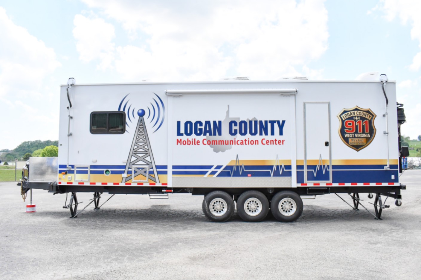 An alternate side view of the Command 35-5WS SO made for Logan, WV. The push-up pole lights are down.