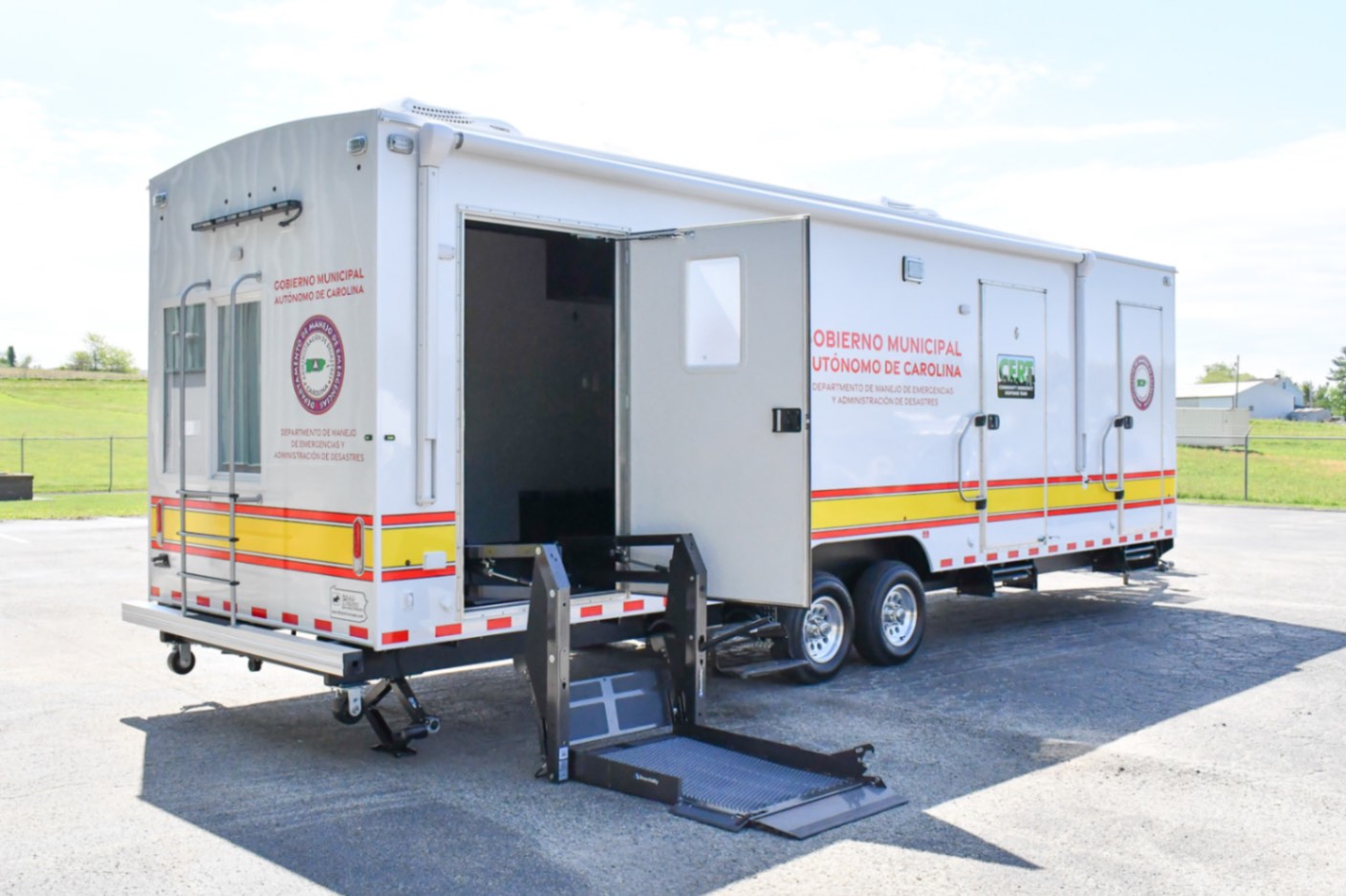 An exterior view of the 35-Classroom made for Carolina, PR. The wheelchair lift is deployed.